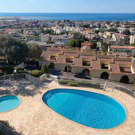 Design Calme Garage Piscine Vue Exceptionnelle